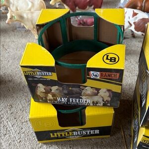 Little Buster LB Ranch Green Hay Feeder Toy